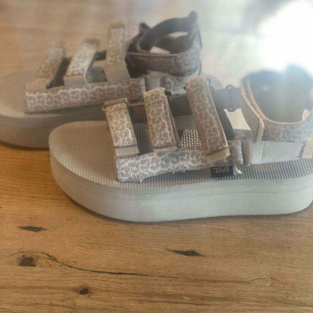 Teva Light Brown Strappy Sandals women’s 9 Preloved - Picture 4 of 11